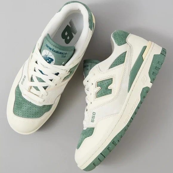 NWT • New Balance • Green 550 Sneaks • Size 6.5 Men/8 Women • 💚🤍 - Picture 8 of 16